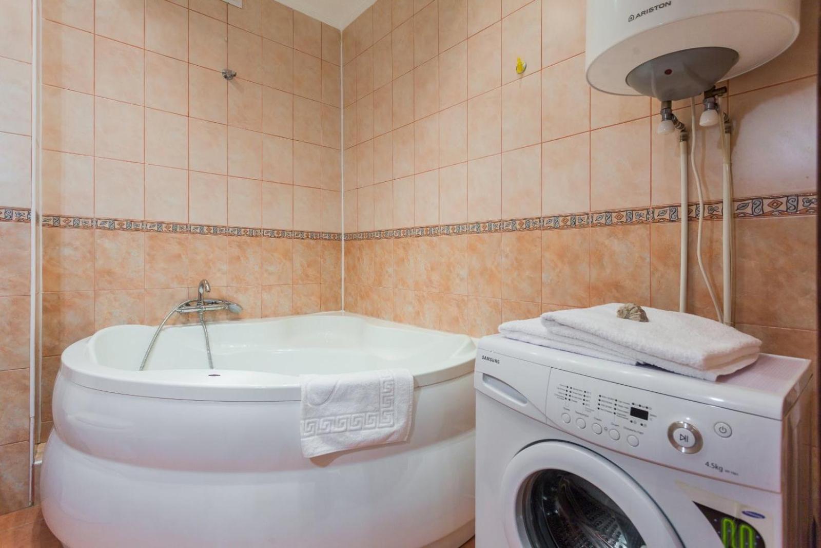 Navit Apartments With Breakfast,Near The Railway Station, The City Center, The Park Київ Екстер'єр фото